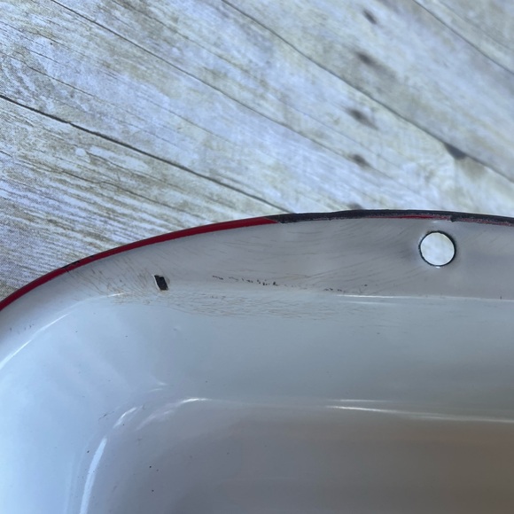 Vintage Enamelware Cake Pan - Picture 2 of 9